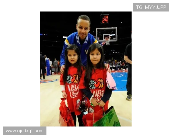 库里晒照回忆经典圣诞大战瞬间